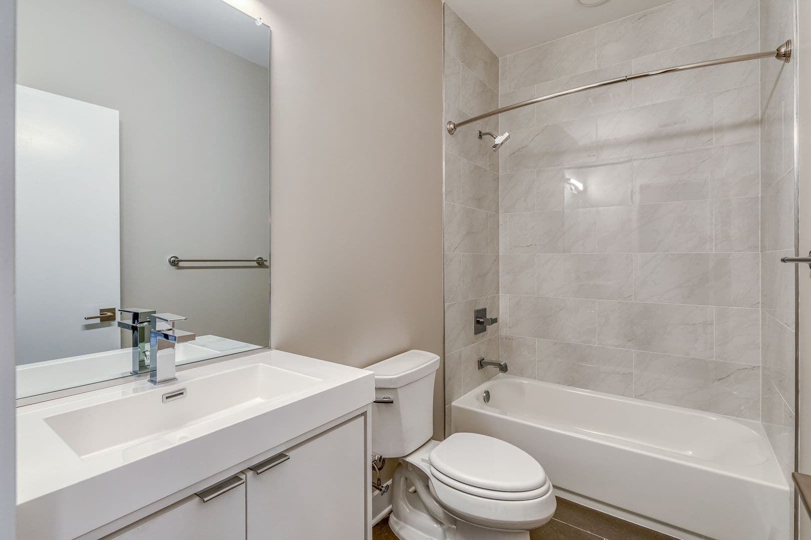 Philadelphia Apartment: 1952 Bryn Mawr Avenue