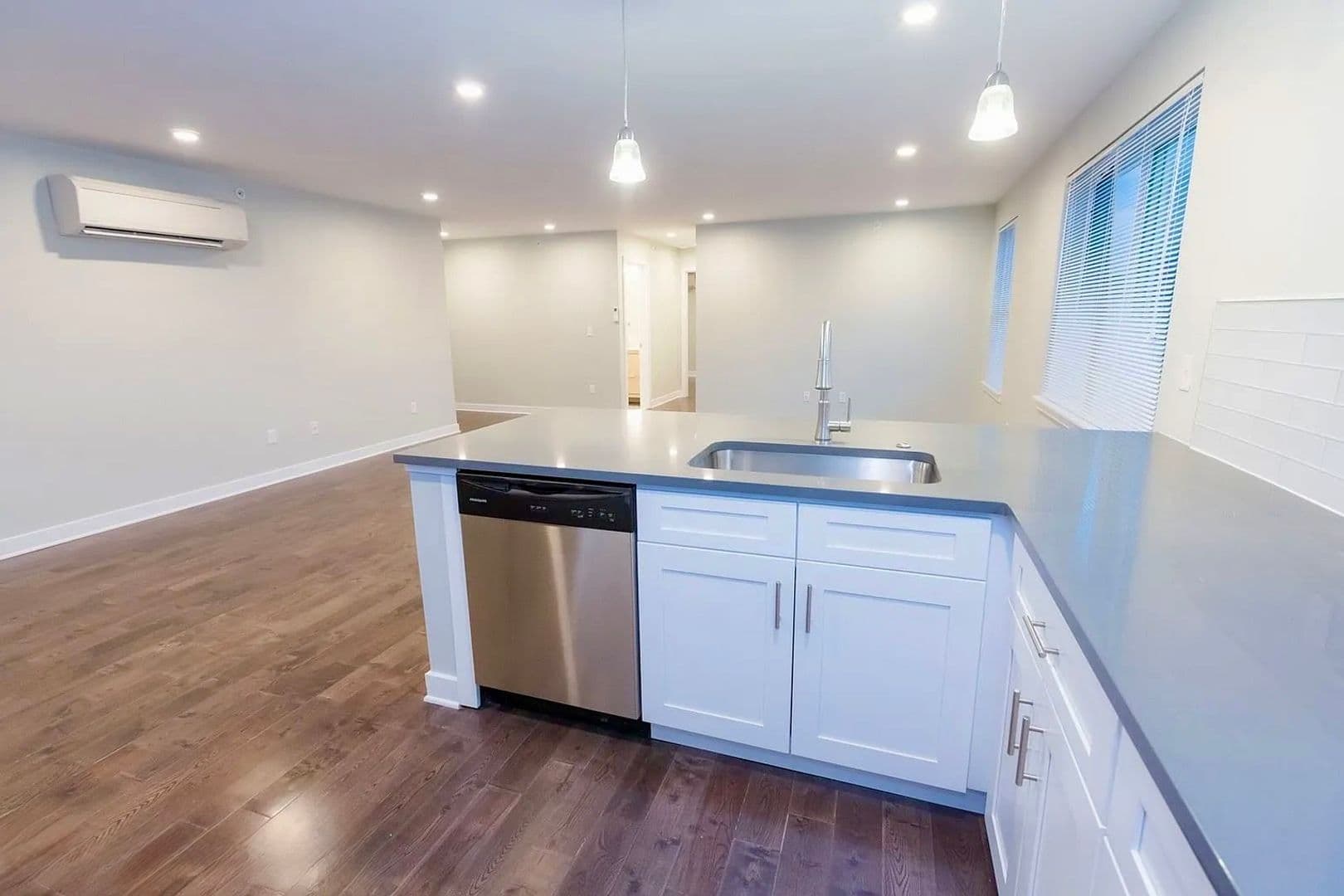 Philadelphia Apartment: 1228 W College Ave