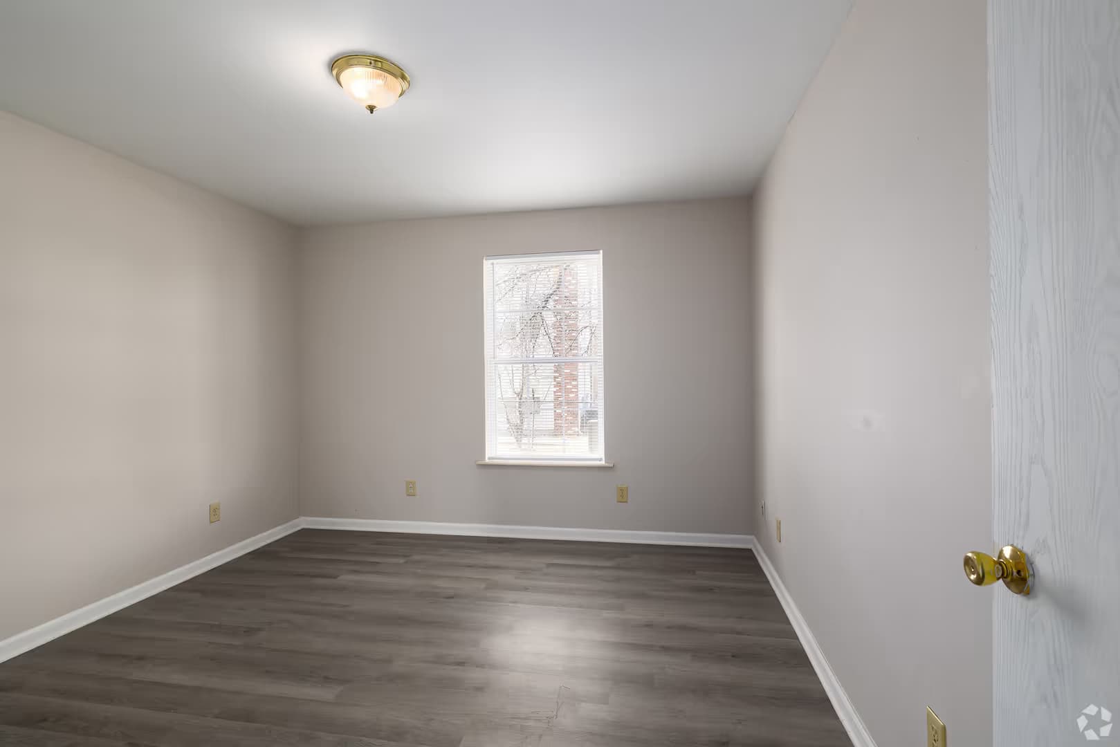 Carbondale Apartment: 1000 E Grand Ave