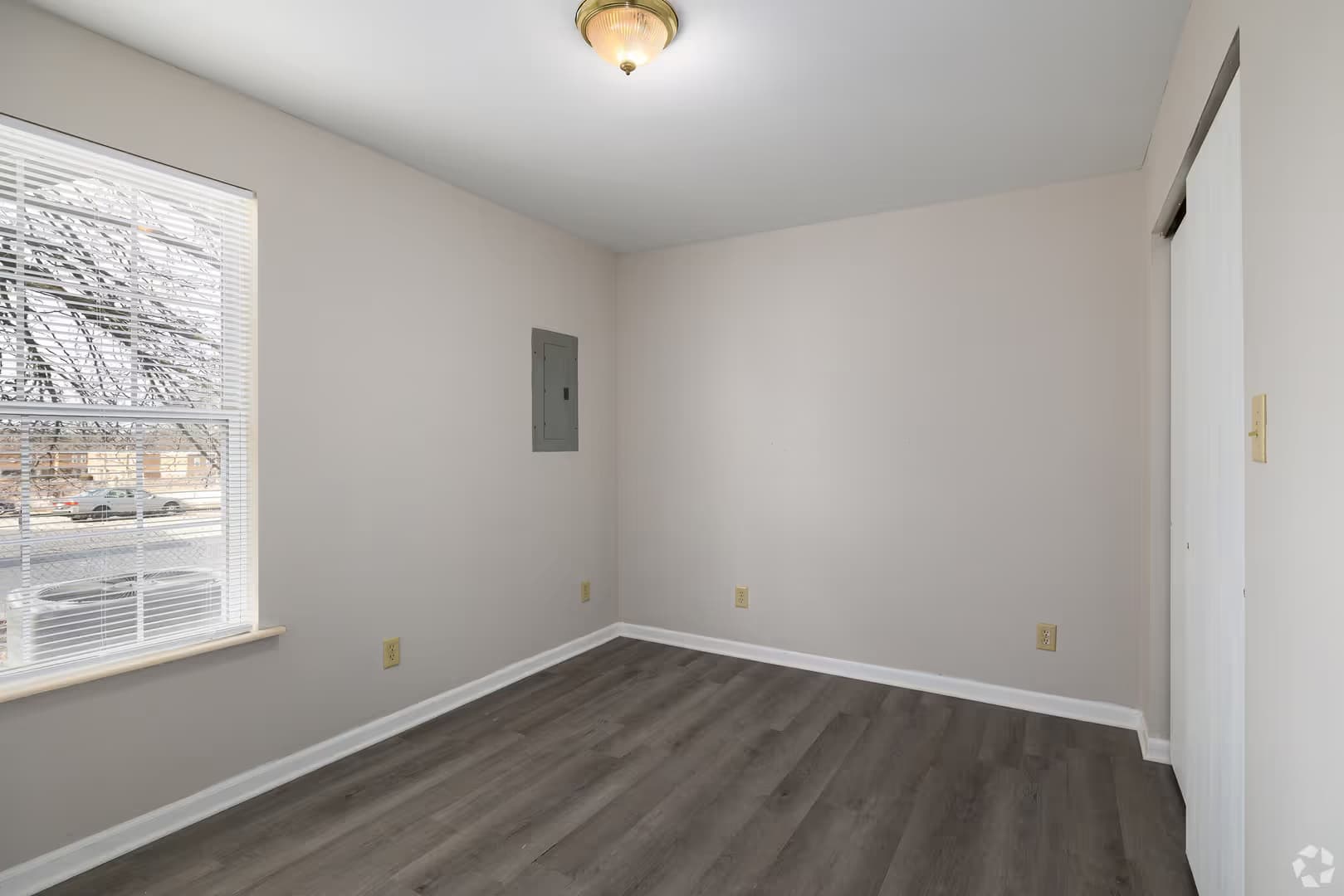Carbondale Apartment: 1000 E Grand Ave
