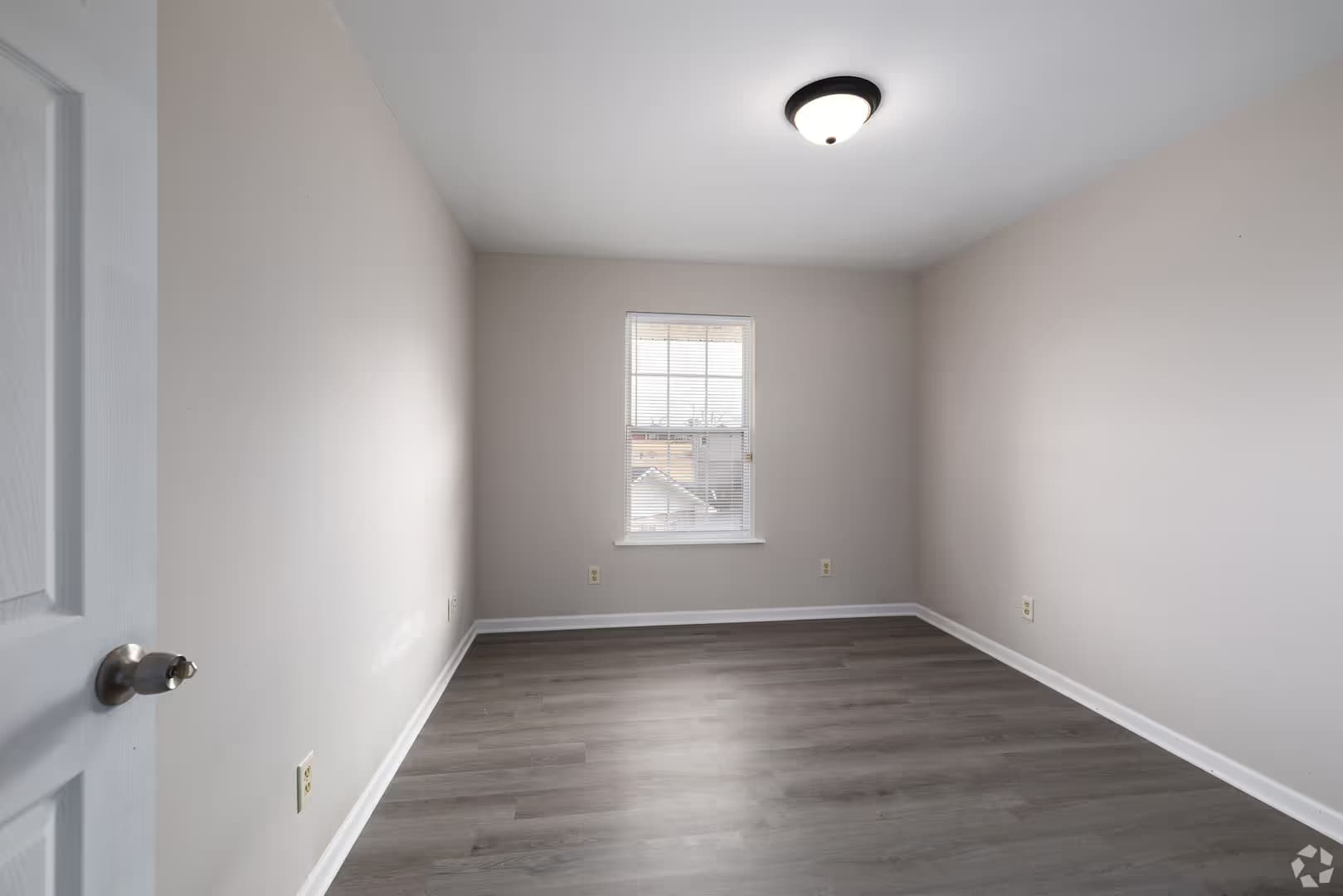 Carbondale Apartment: 1000 E Grand Ave