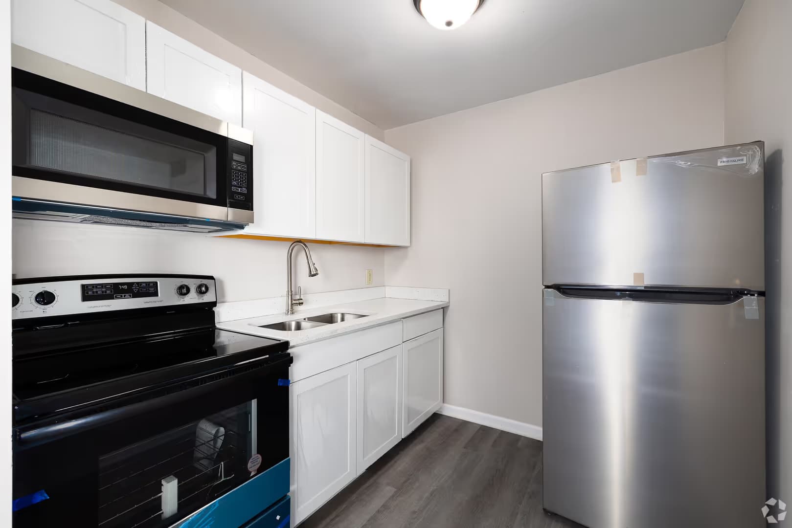 Carbondale Apartment: 1000 E Grand Ave