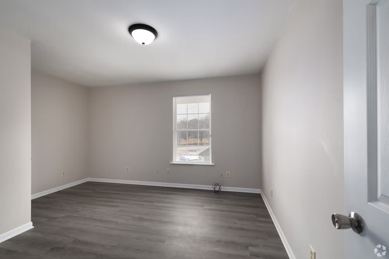 Carbondale Apartment: 1000 E Grand Ave