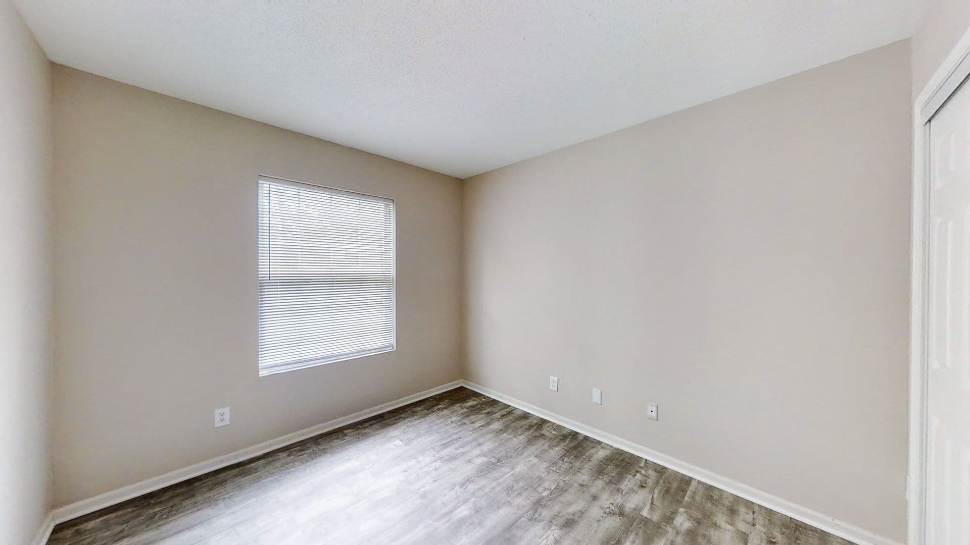 Carbondale Apartment: 900 E Grand Ave