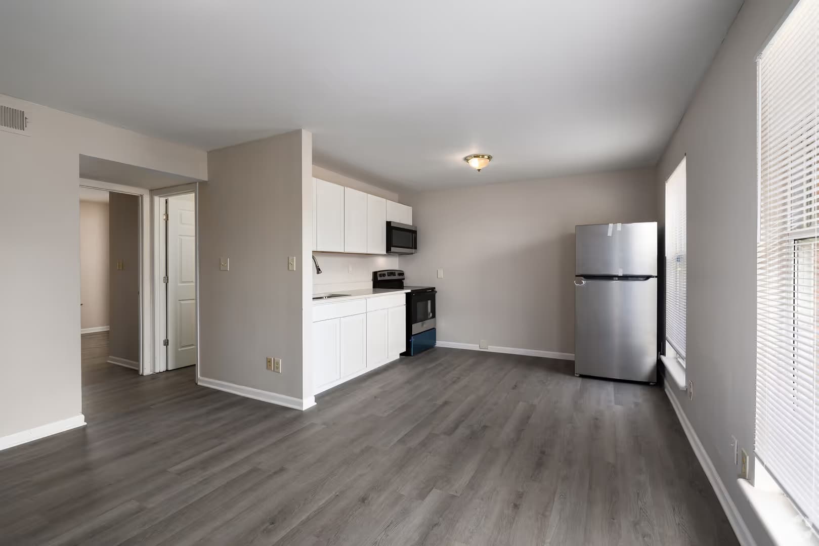 Carbondale Apartment: 1000 E Grand Ave