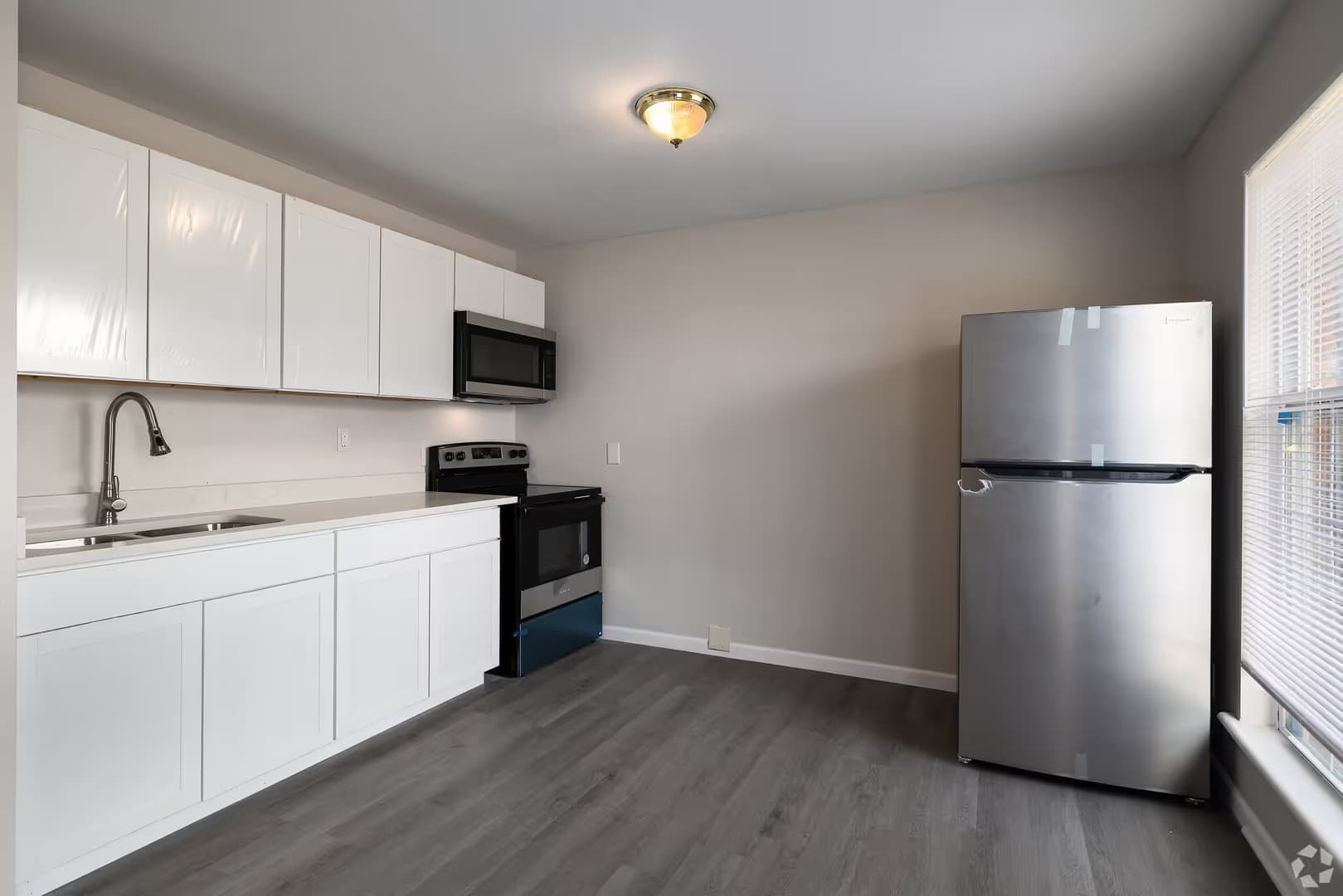 Carbondale Apartment: 1000 E Grand Ave