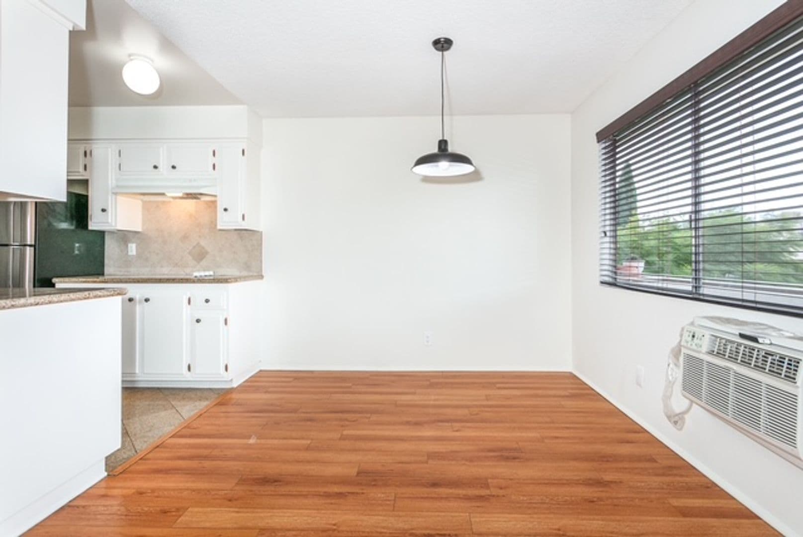 Los Angeles Apartment: 1000 S Wooster St