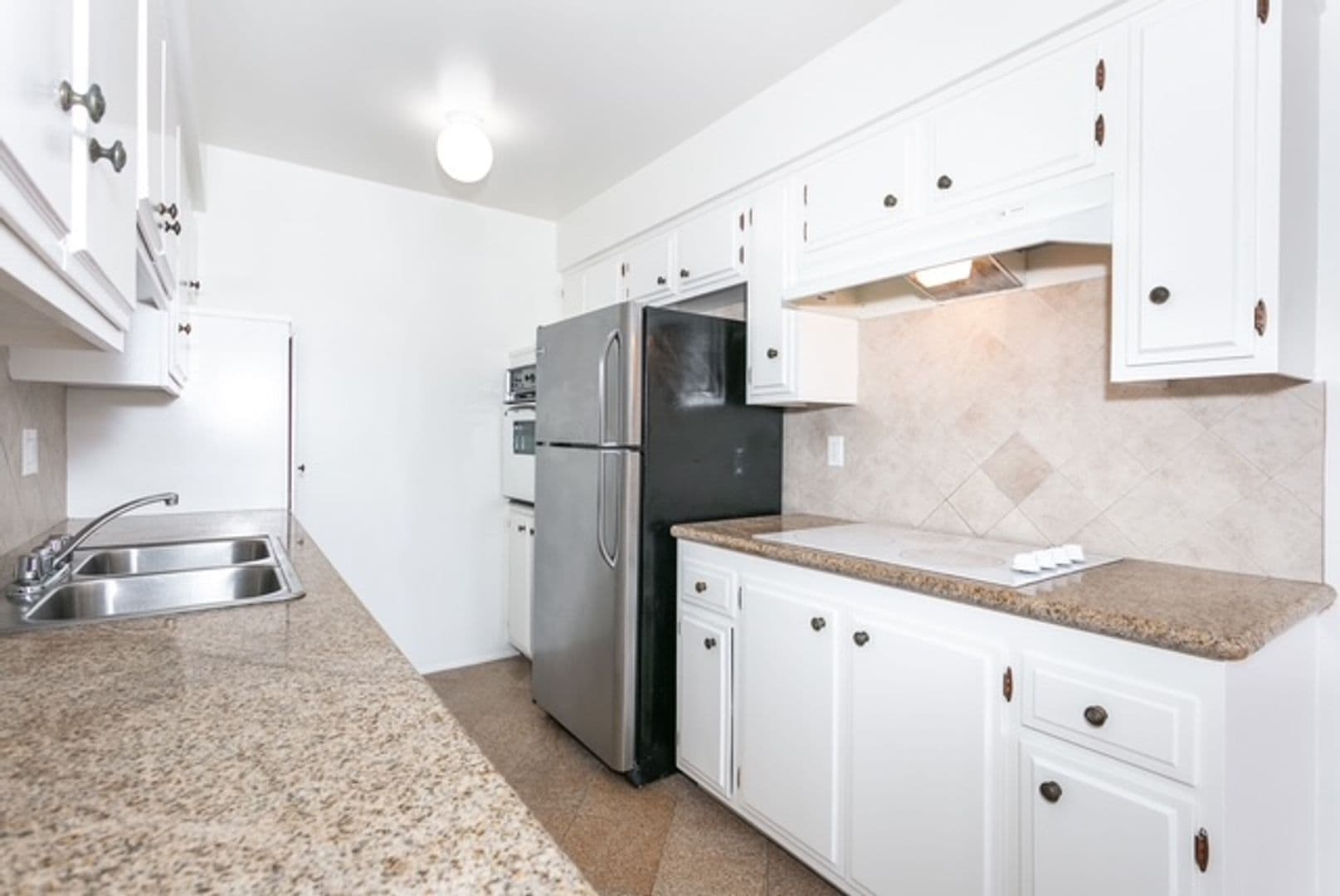 Los Angeles Apartment: 1000 S Wooster St