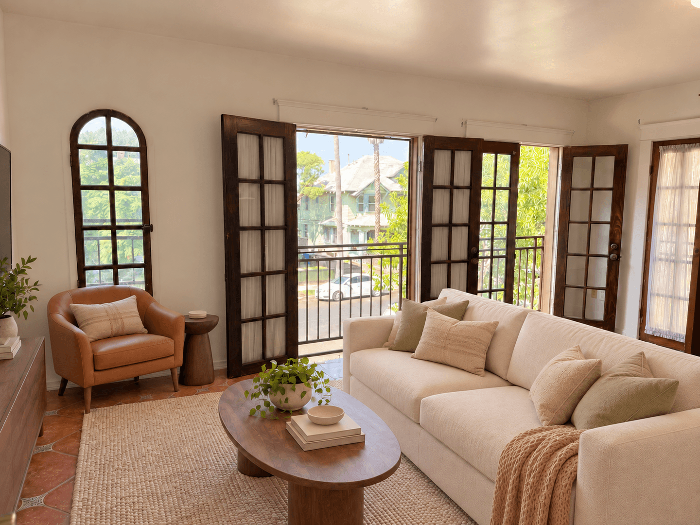 Los Angeles Apartment: 2646 Kenwood Ave