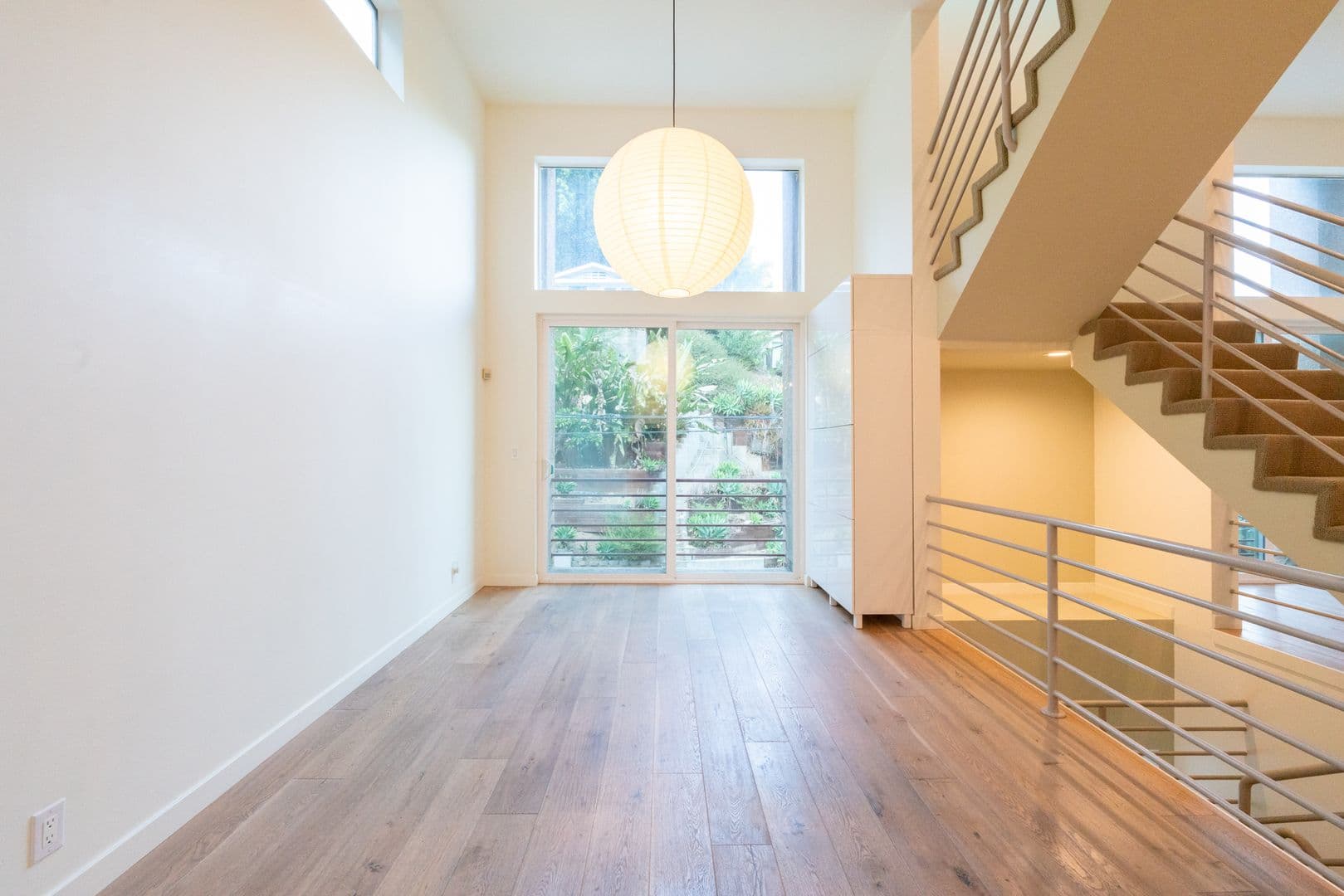 Los Angeles House: 633 Museum Dr