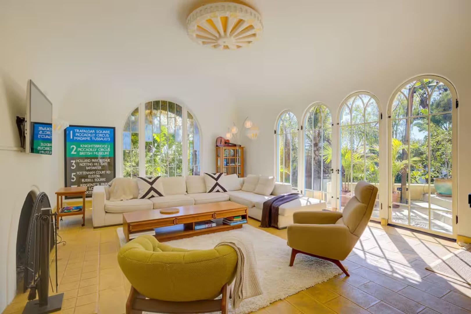 Los Angeles House: 4778 Cromwell Ave