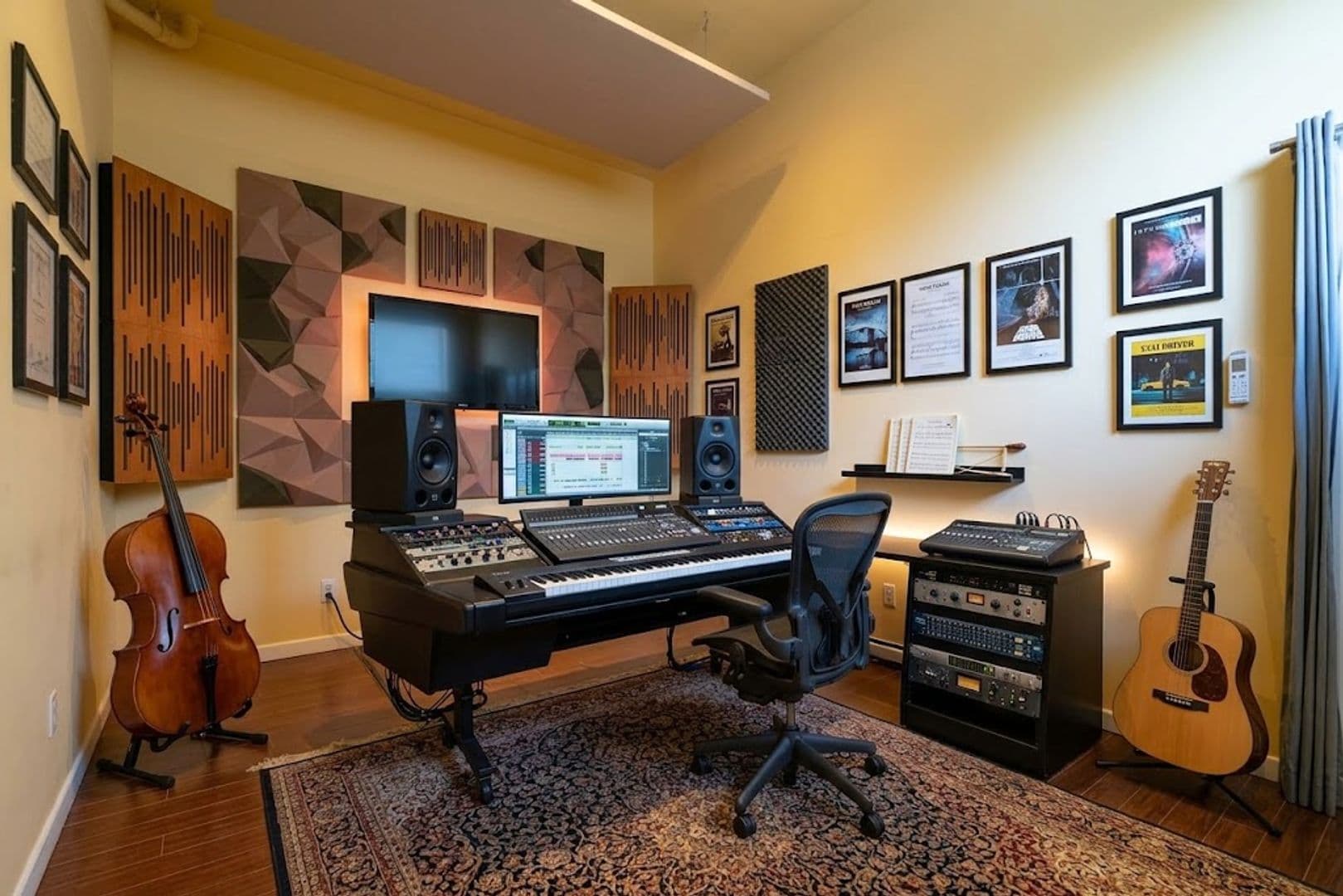 Los Angeles House: 633 Museum Dr