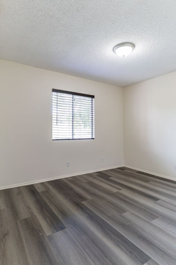 Los Angeles Apartment: 3210 Chapman St