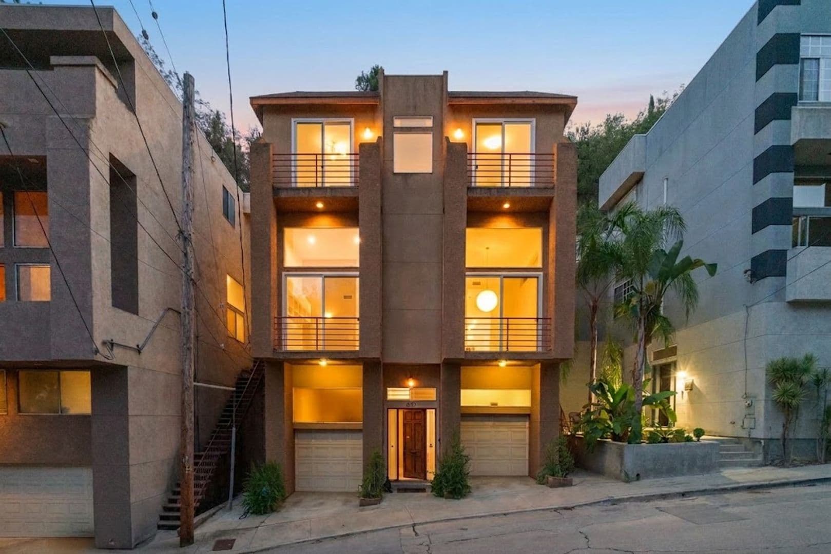 Los Angeles House: 633 Museum Dr