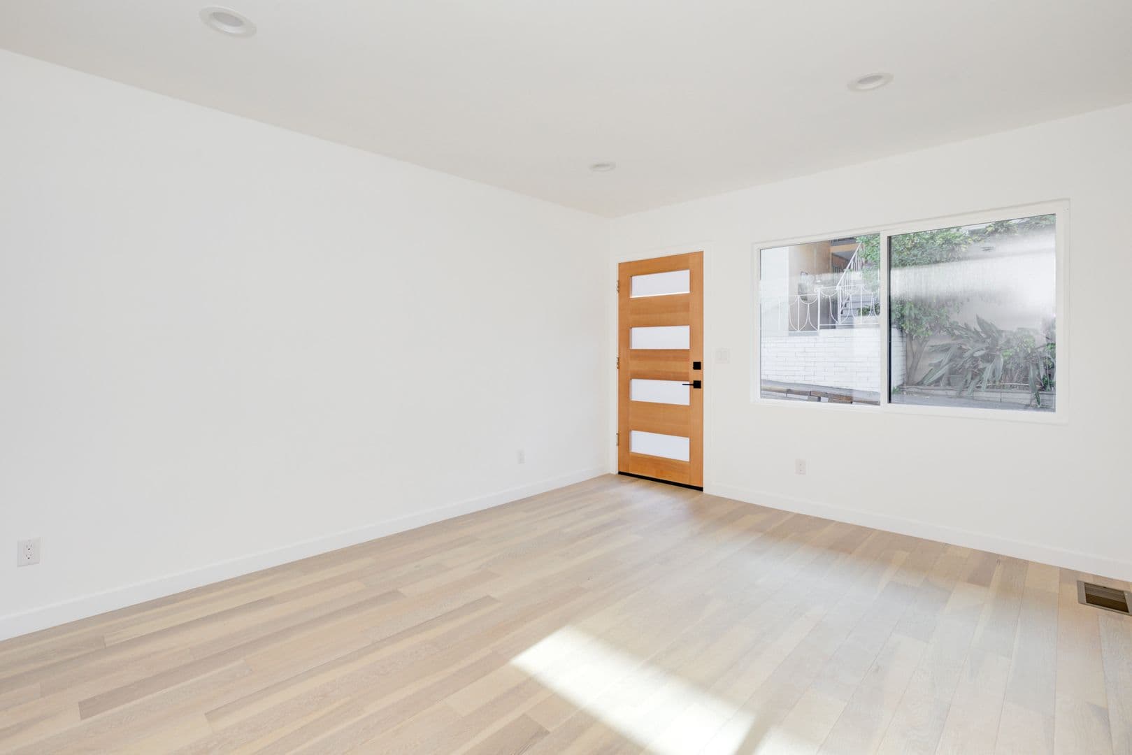 Los Angeles Apartment: 2314 Glendale Blvd