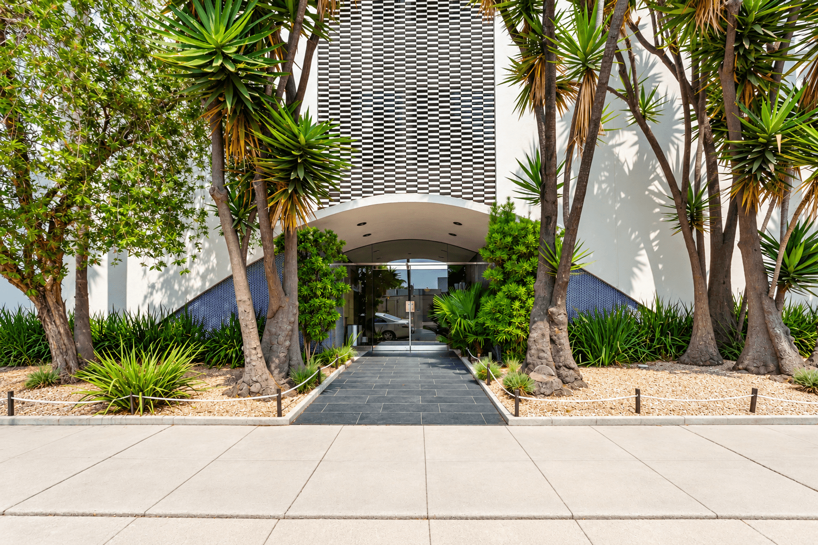 Los Angeles Apartment: 6617 Orange Street
