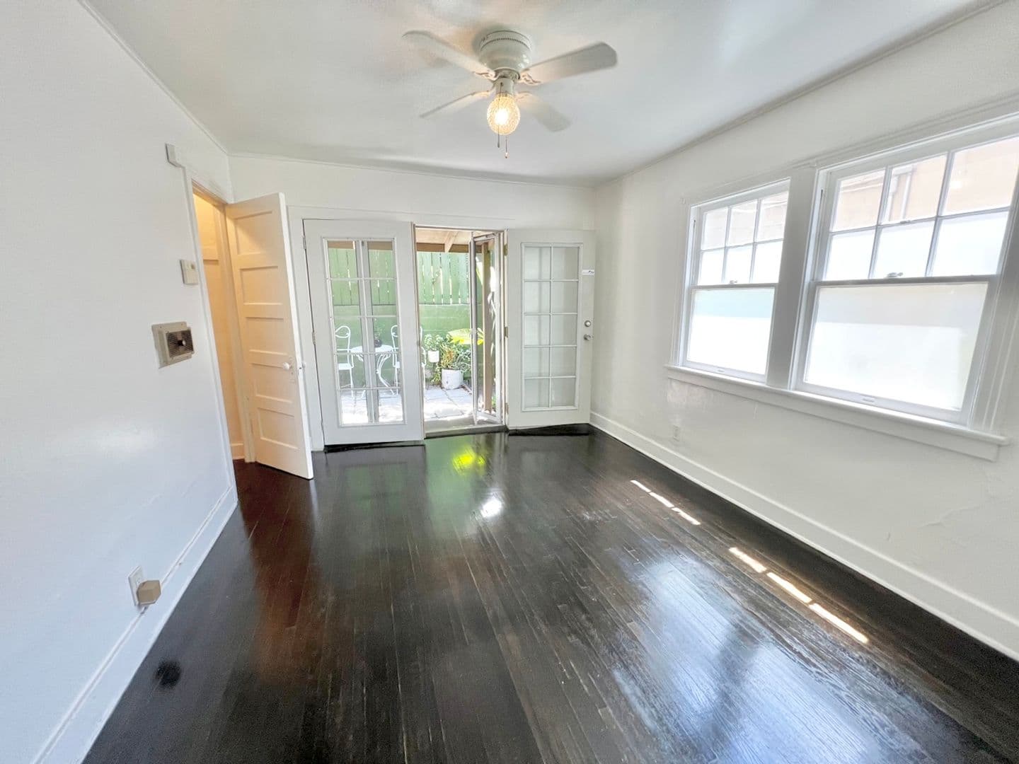 Los Angeles Apartment: 3965 Cumberland Ave
