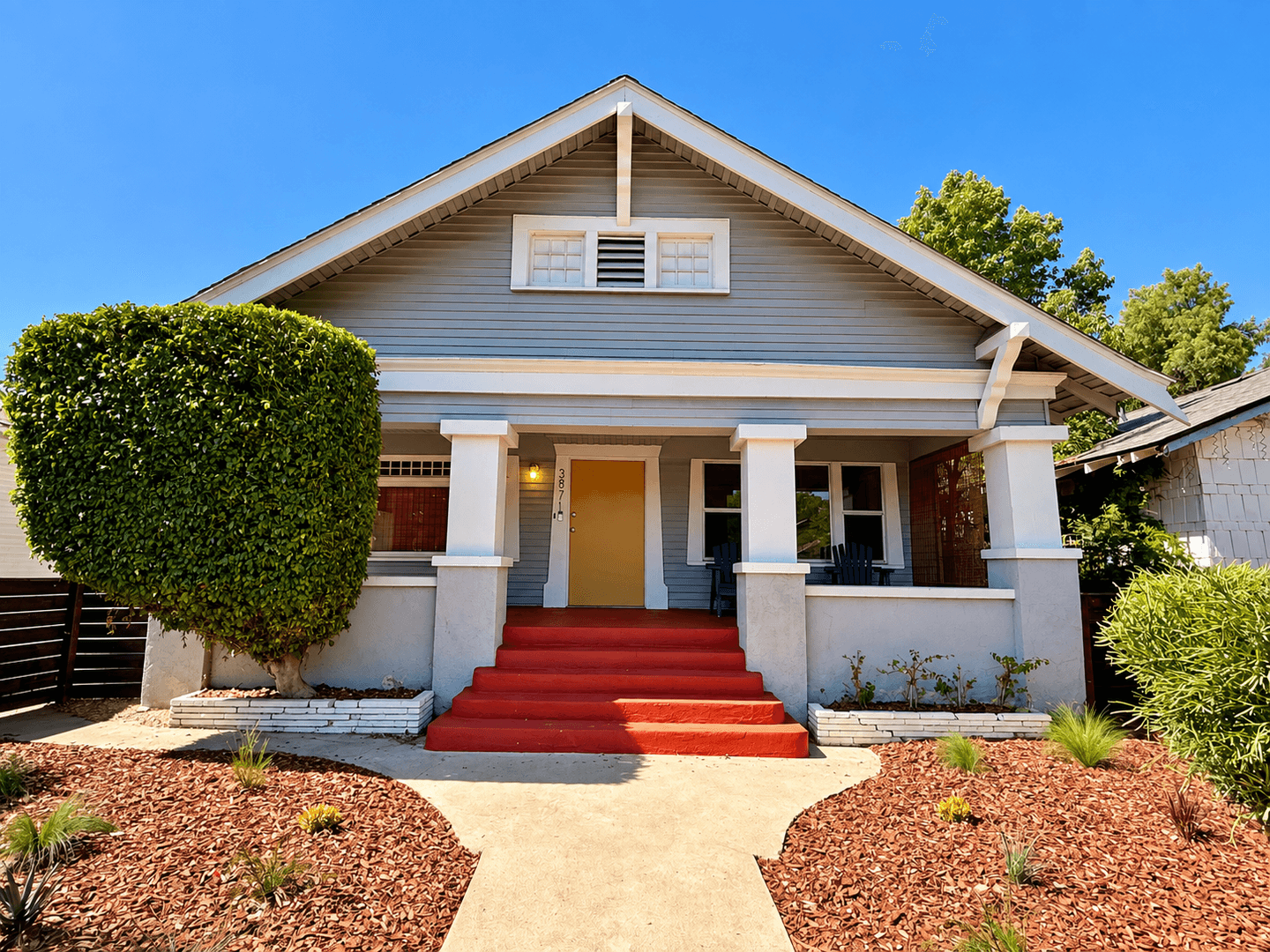 Los Angeles House: 3871 S Hobart Blvd