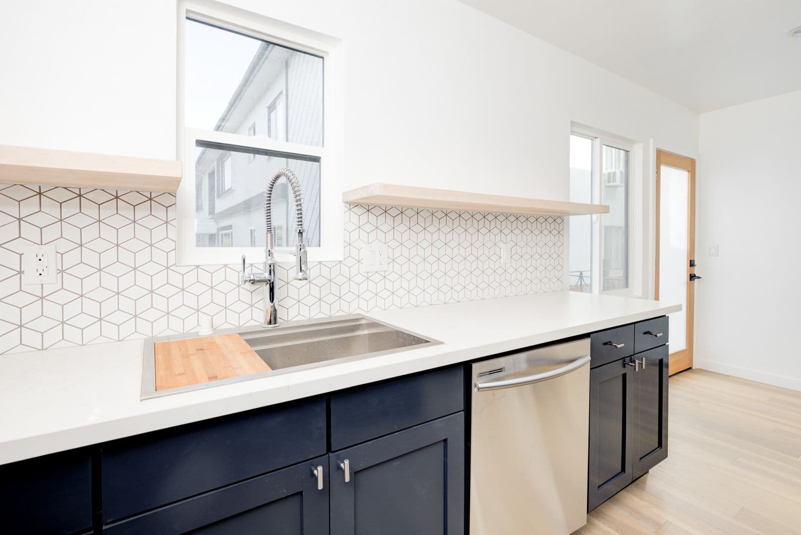 Los Angeles Apartment: 2314 Glendale Blvd