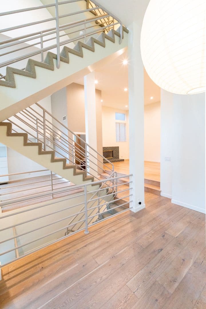 Los Angeles House: 633 Museum Dr