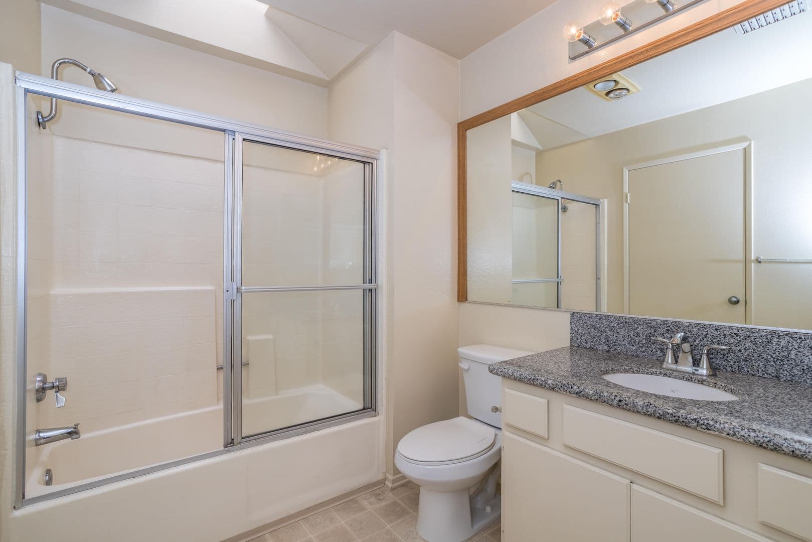 North Hollywood Apartment: 10932 Morrison St
