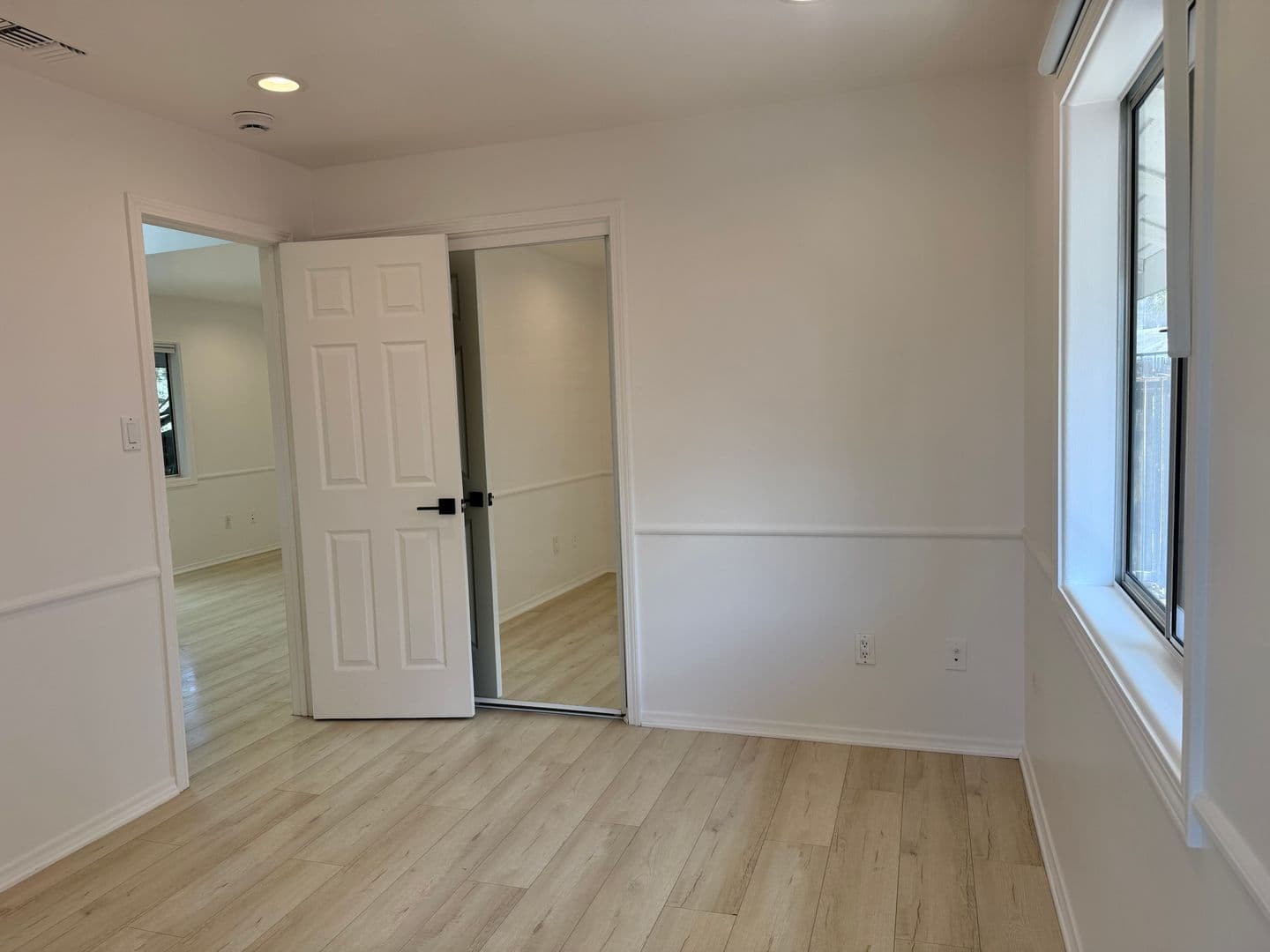 Los Angeles Apartment: 1704 Grafton St