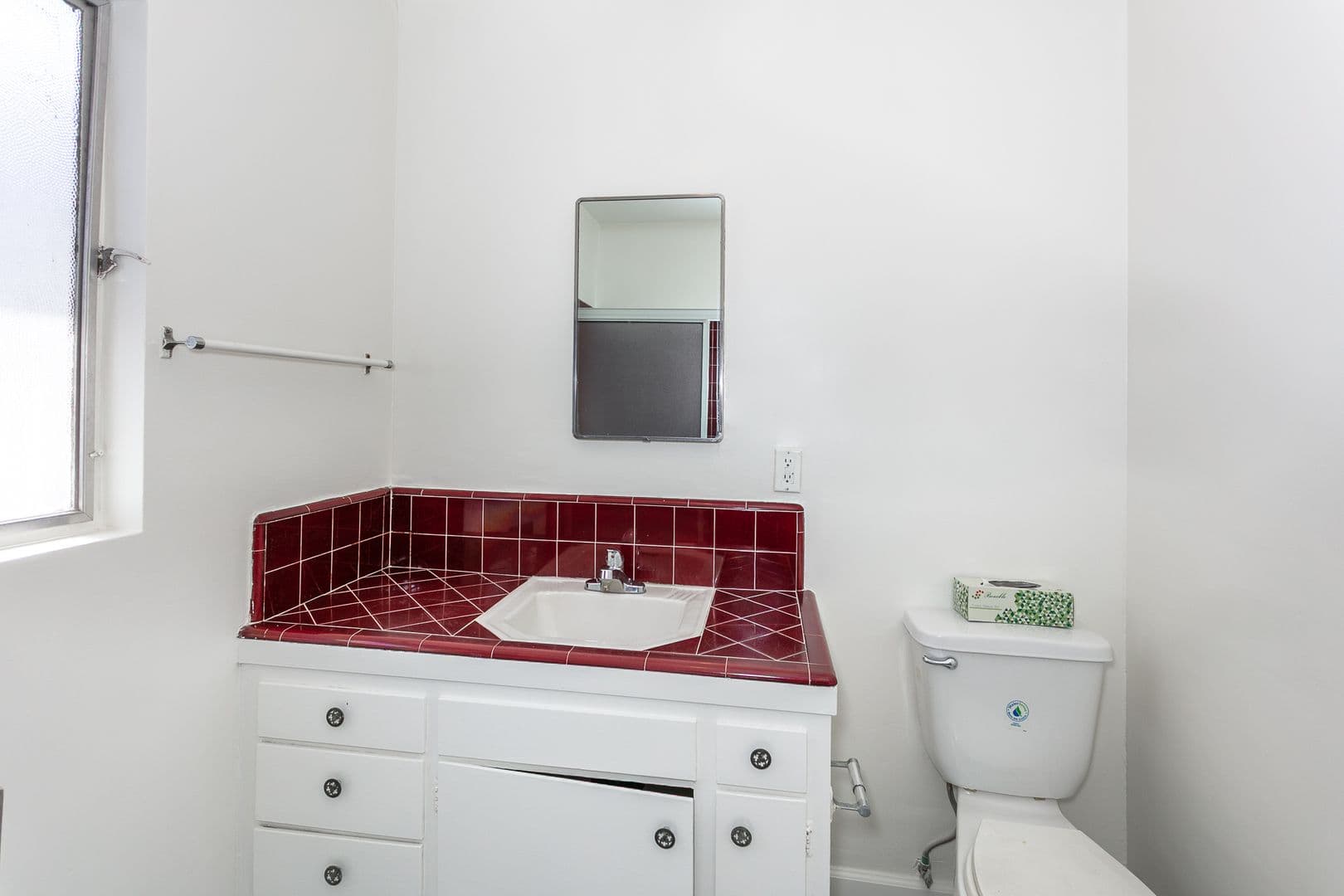 Los Angeles Apartment: 1041 S Wooster St