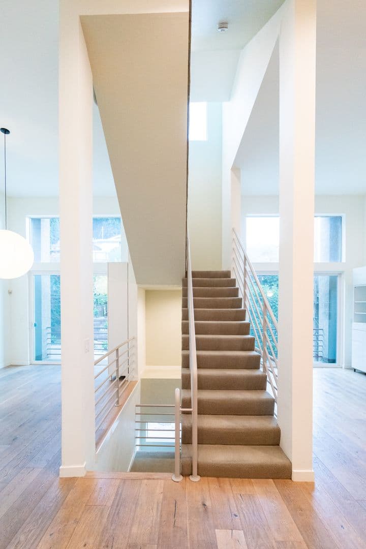 Los Angeles House: 633 Museum Dr