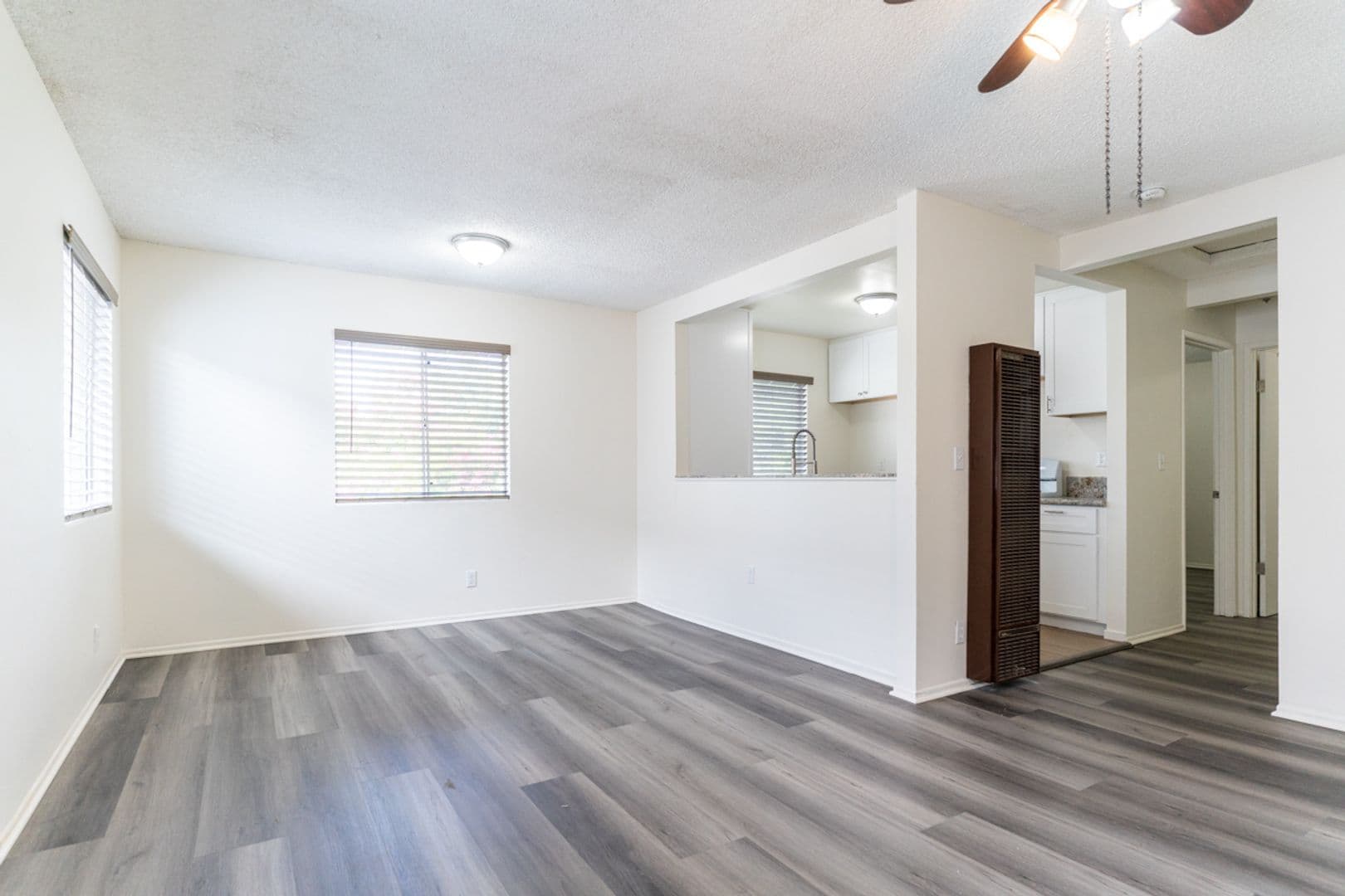 Los Angeles Apartment: 3210 Chapman St