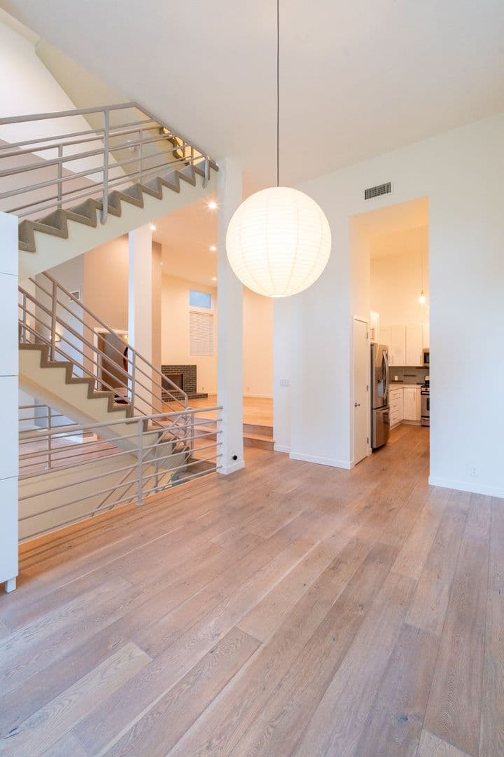 Los Angeles House: 633 Museum Dr