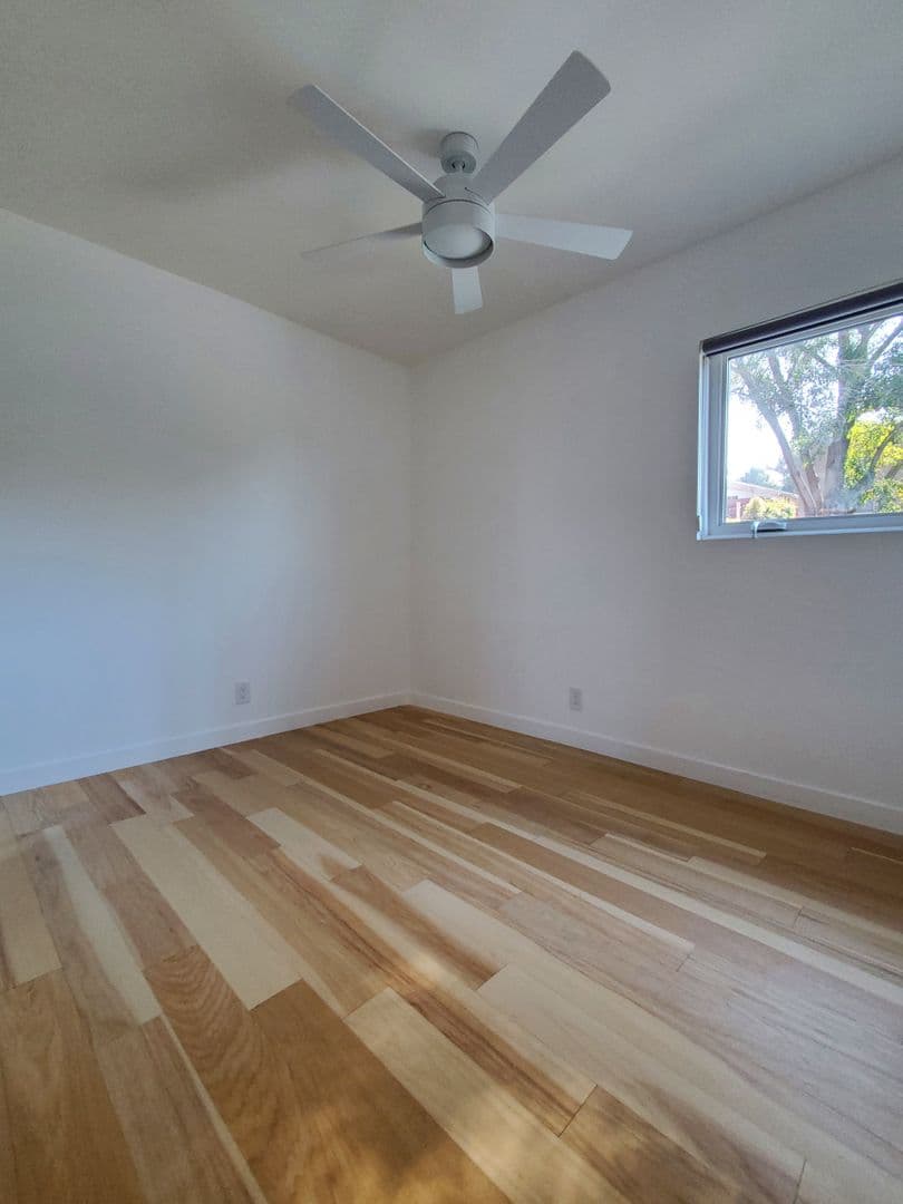 Los Angeles Apartment: 1491 Scott Ave