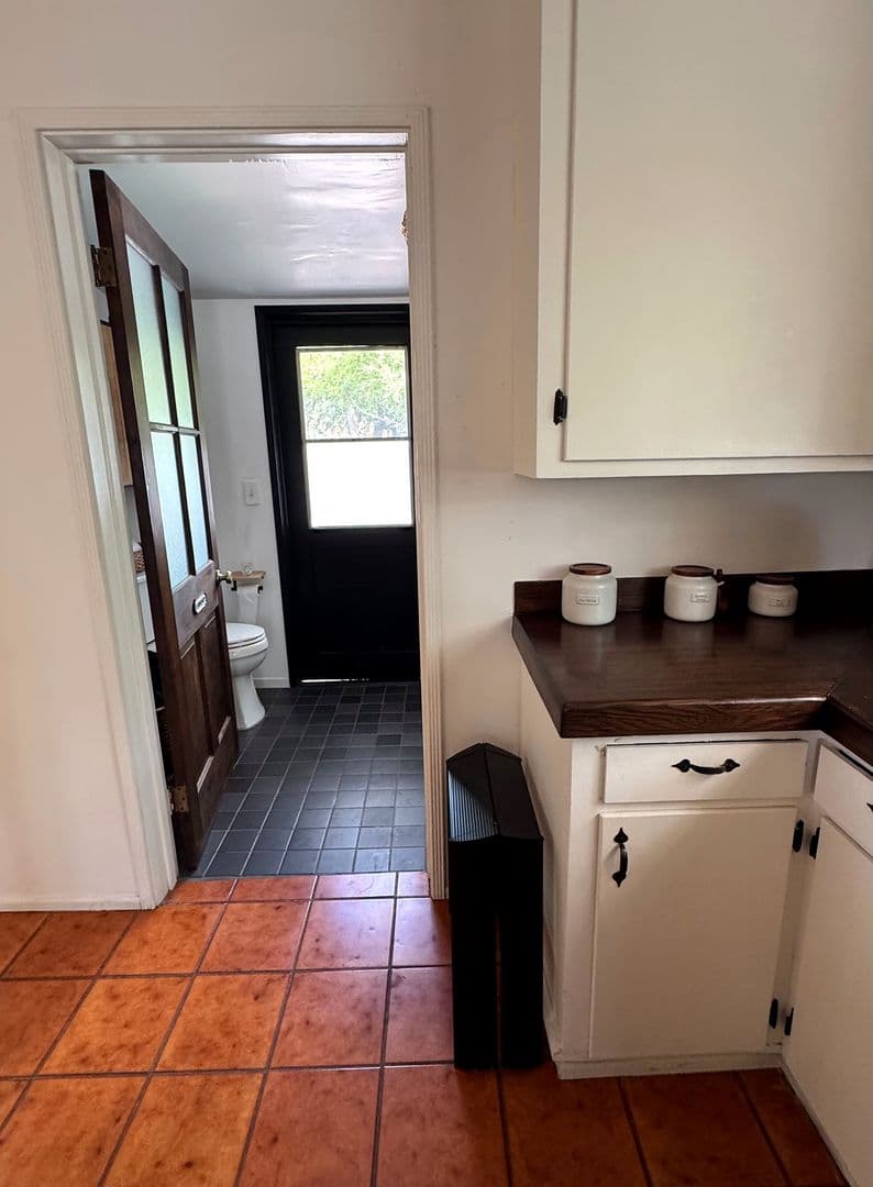 Los Angeles House: 2828 Laurel Canyon Pl