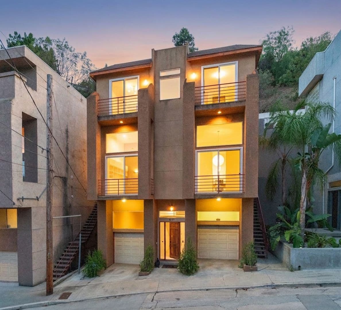 Los Angeles House: 633 Museum Dr