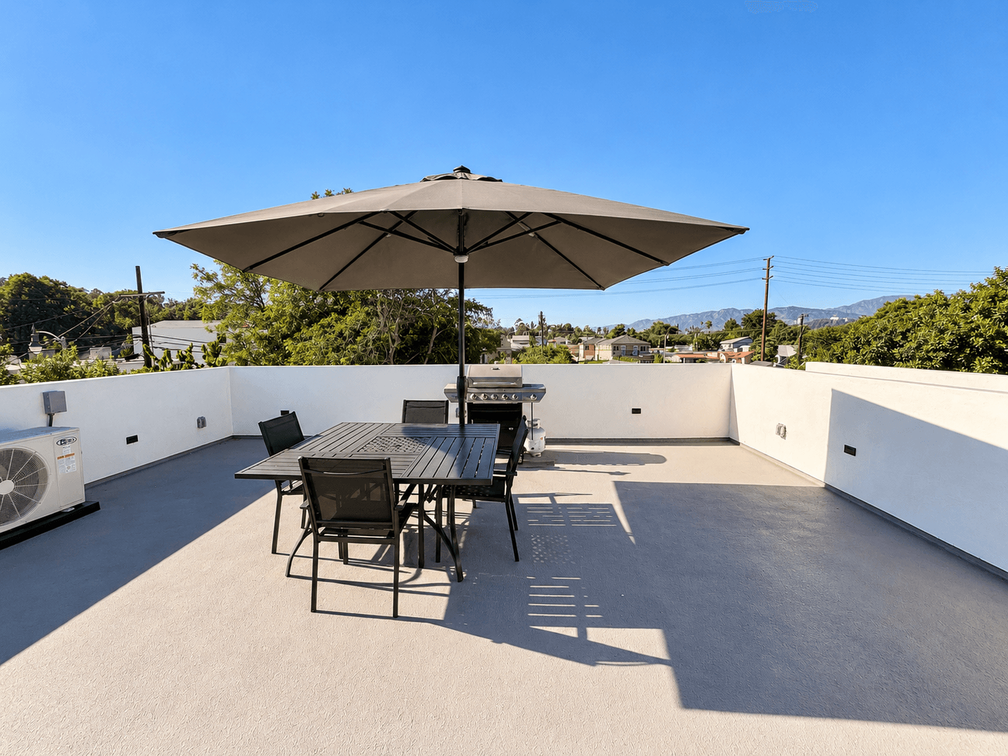 Los Angeles Apartment: 2705 Benedict St