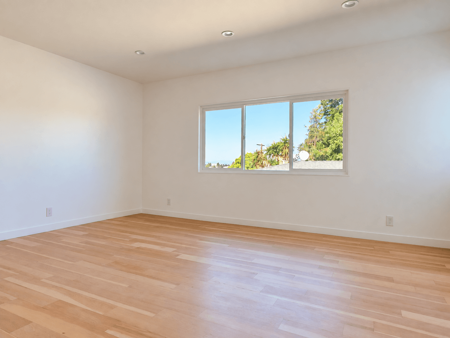 Los Angeles Apartment: 1491 Scott Ave