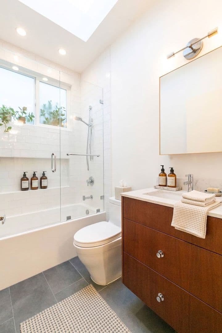 Los Angeles House: 633 Museum Dr