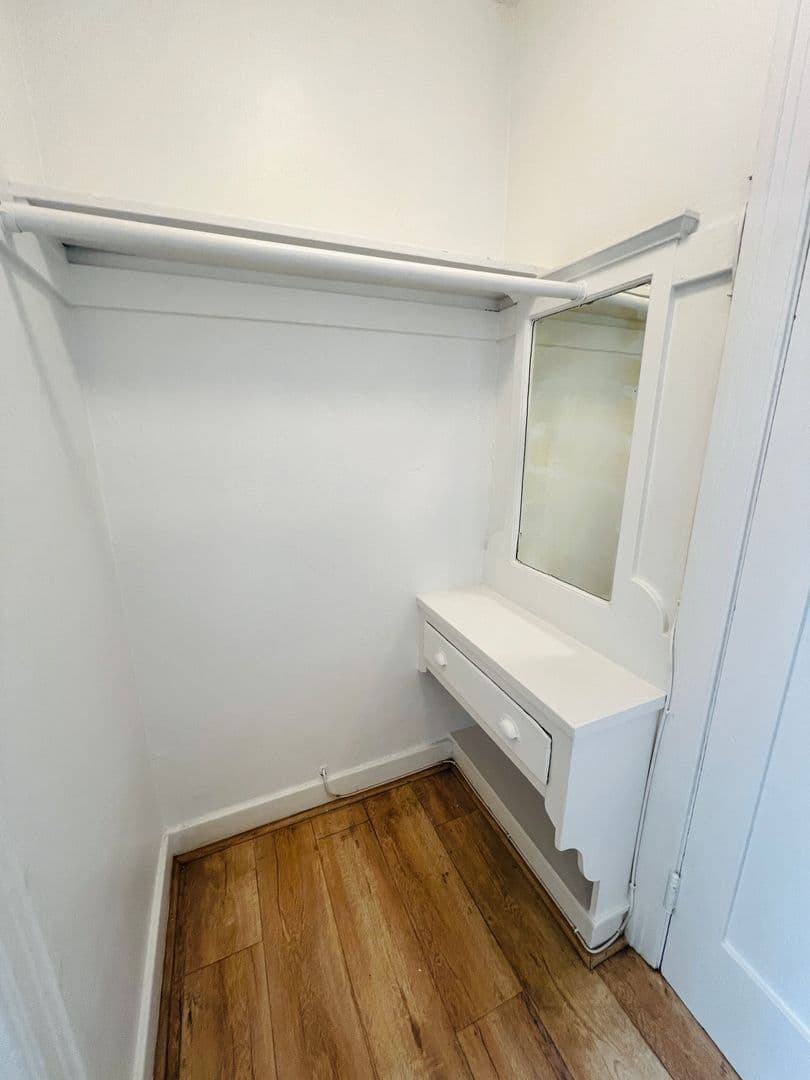 Los Angeles Apartment: 932 S Berendo St