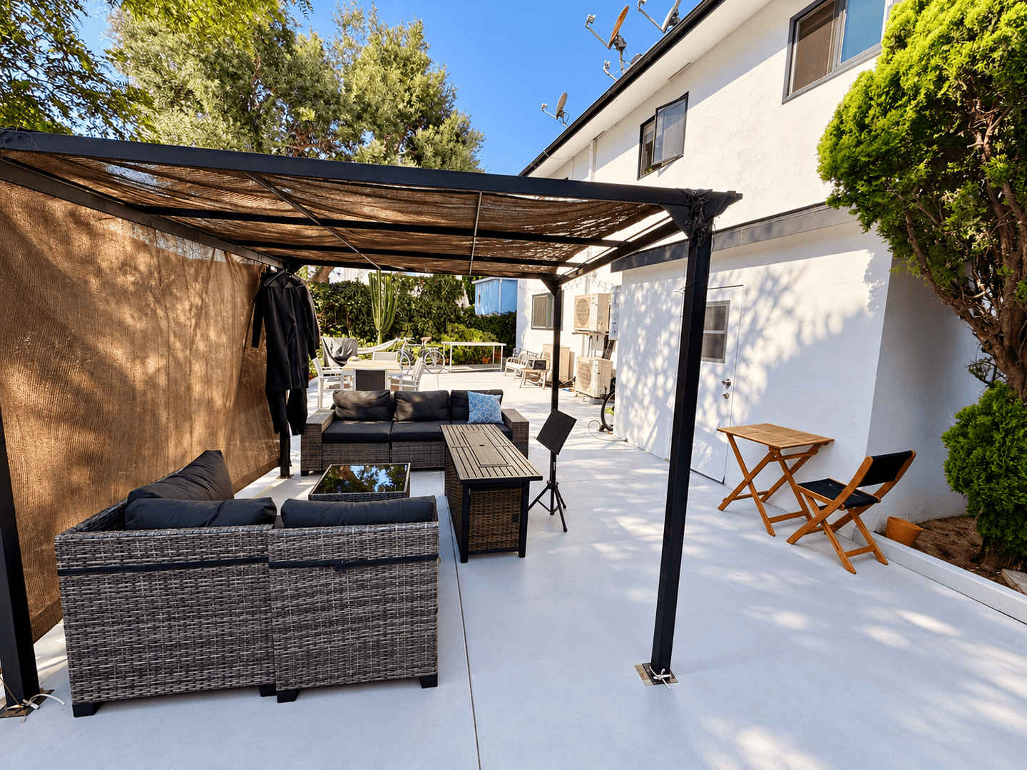 Santa Monica Apartment: 724 Ashland Ave