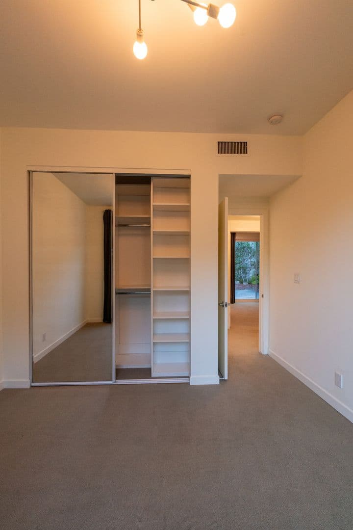 Los Angeles House: 633 Museum Dr