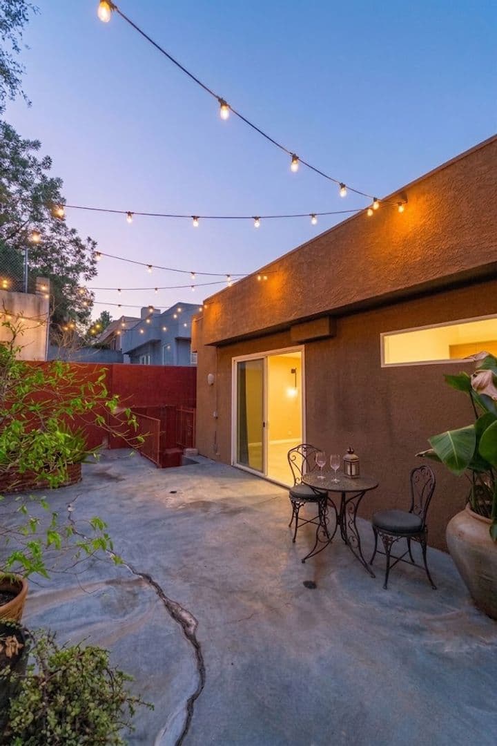 Los Angeles House: 633 Museum Dr