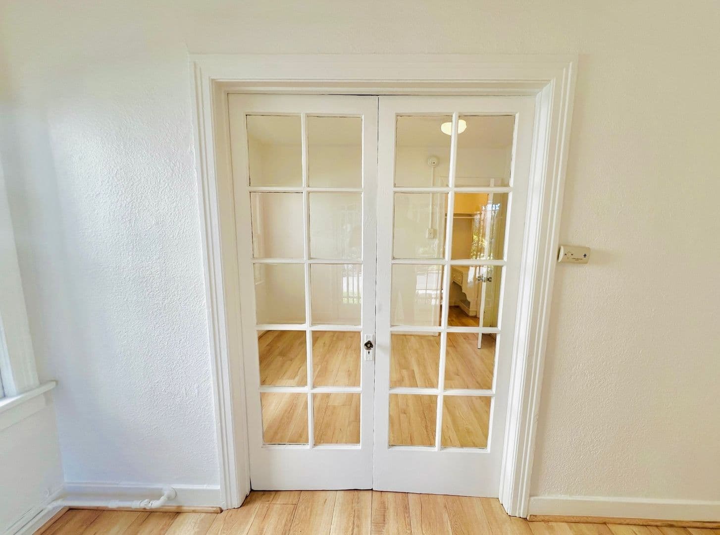 Los Angeles Apartment: 932 S Berendo St
