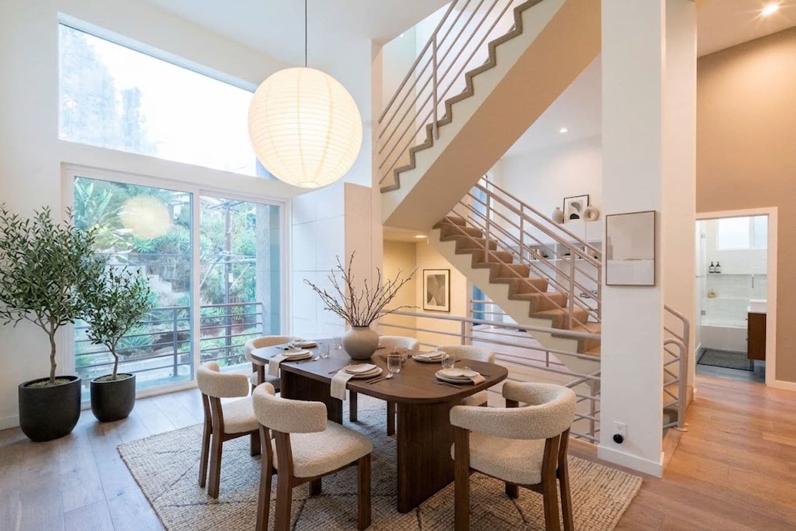 Los Angeles House: 633 Museum Dr