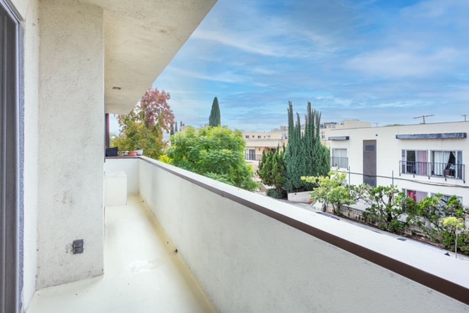 Los Angeles Apartment: 1000 S Wooster St