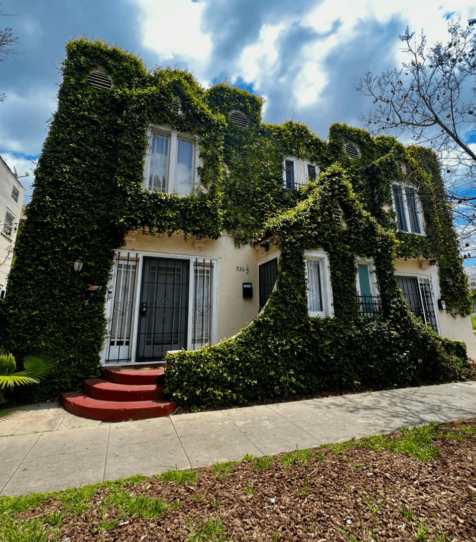 Los Angeles Apartment: 932 S Berendo St