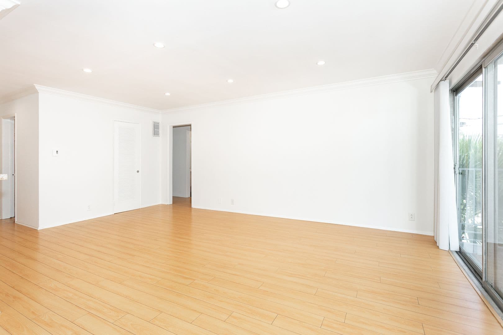Los Angeles Apartment: 6617 Orange Street
