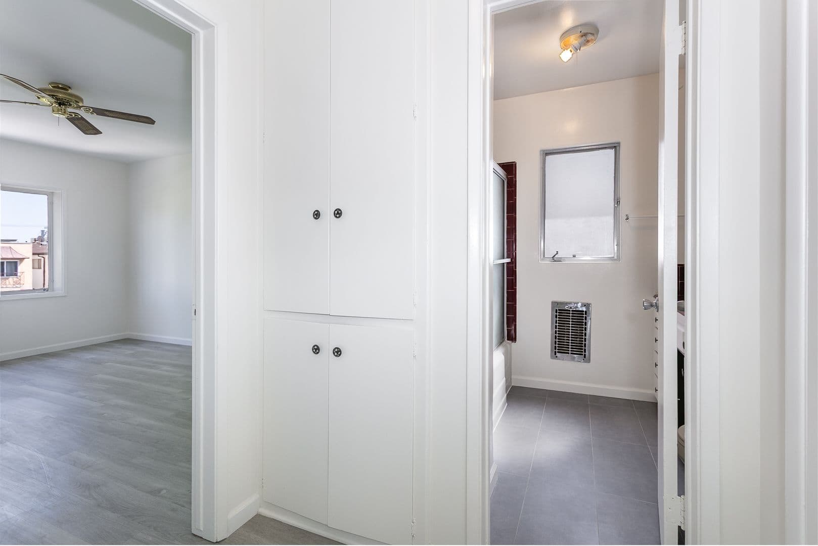 Los Angeles Apartment: 1041 S Wooster St