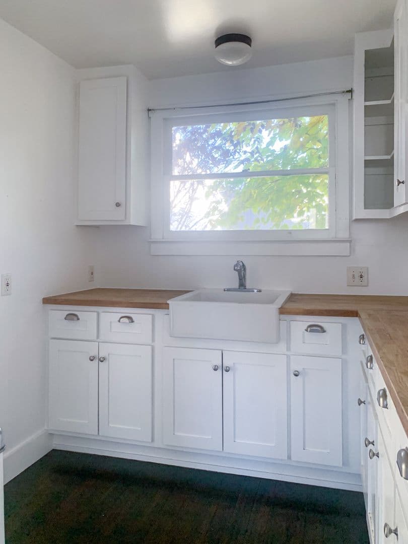 Los Angeles Apartment: 5670 York Blvd