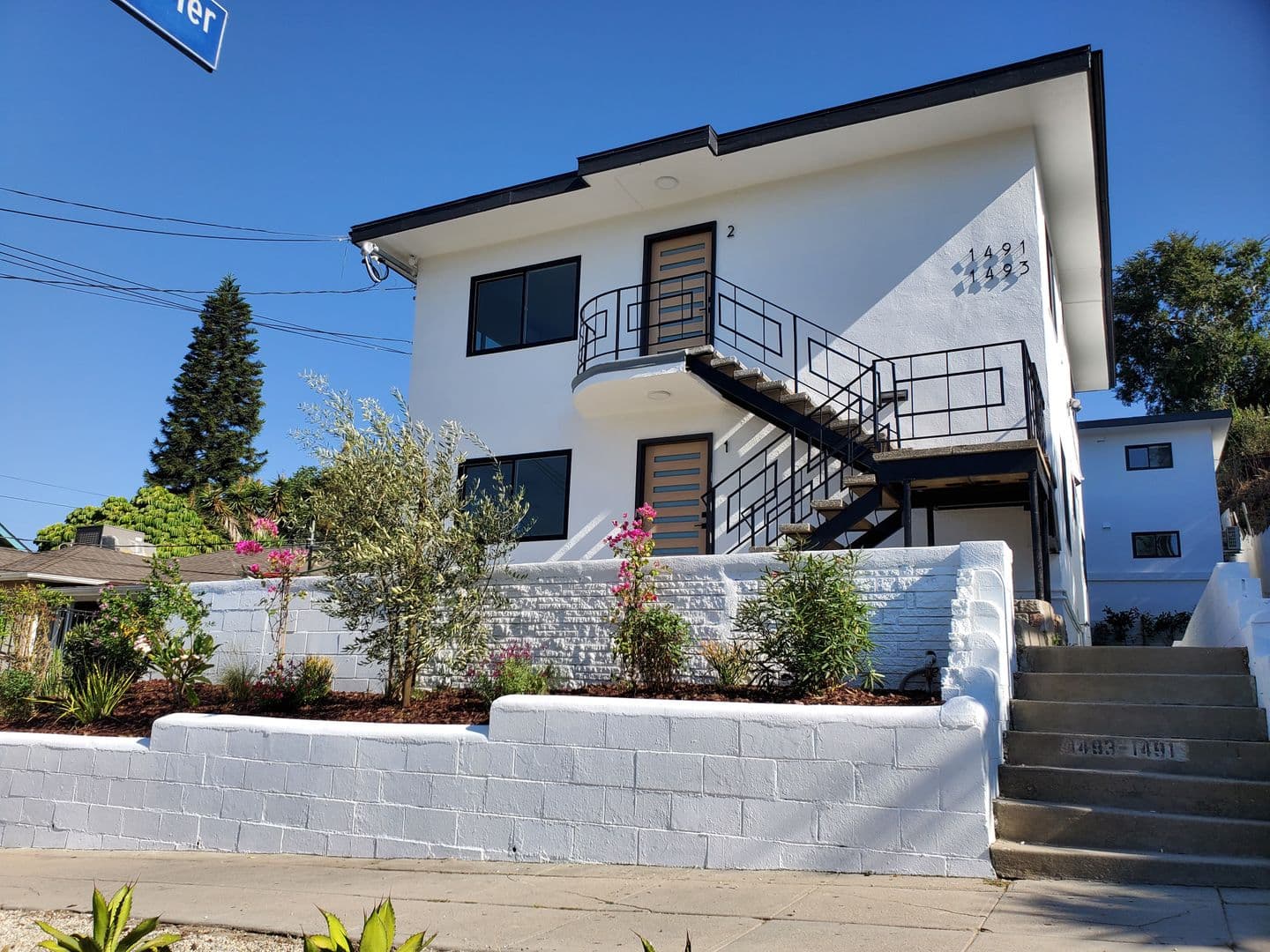 Los Angeles Apartment: 1491 Scott Ave