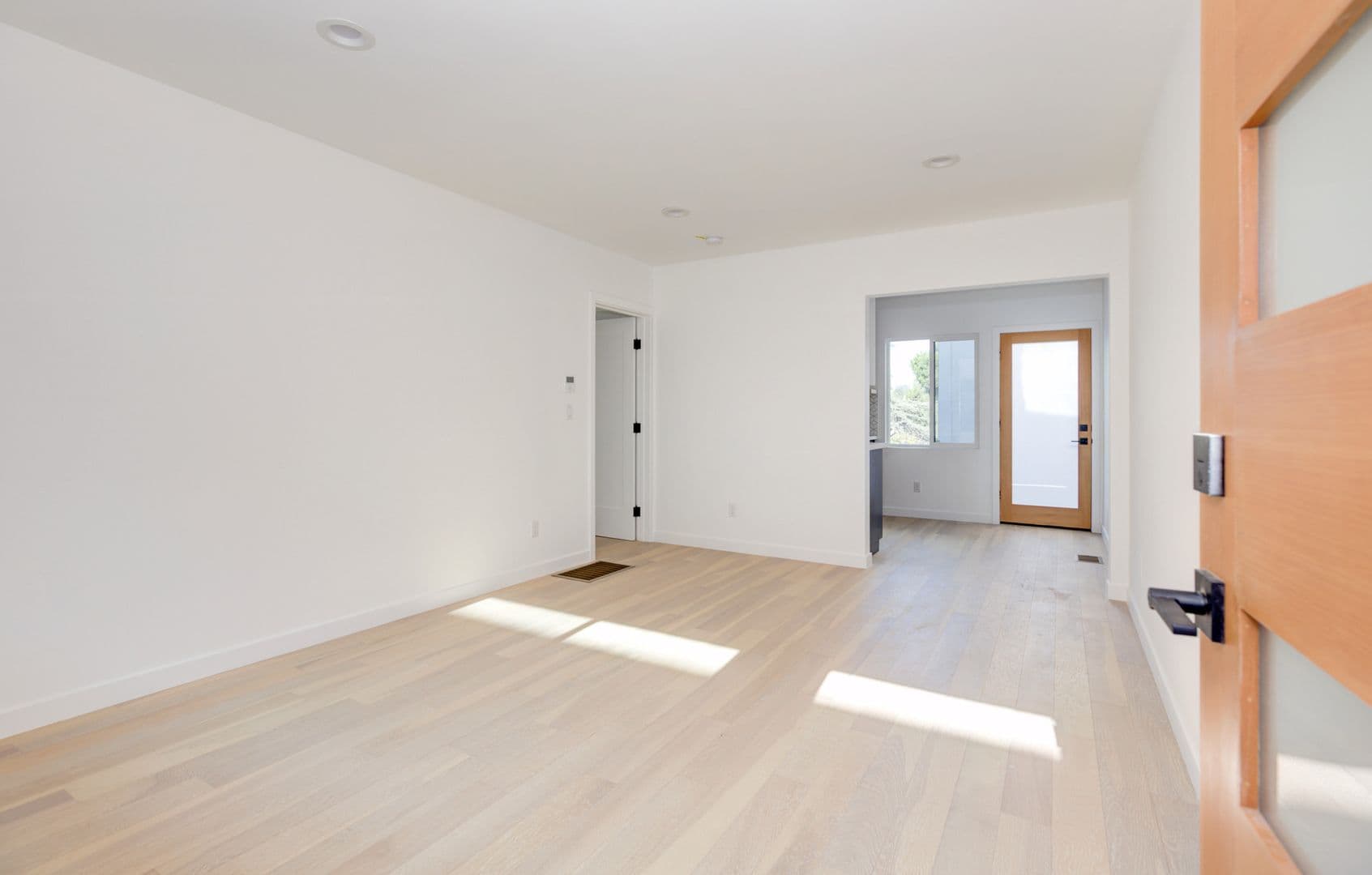Los Angeles Apartment: 2314 Glendale Blvd
