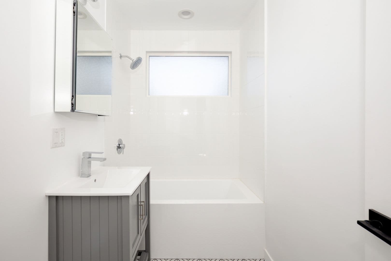 Los Angeles Apartment: 2314 Glendale Blvd
